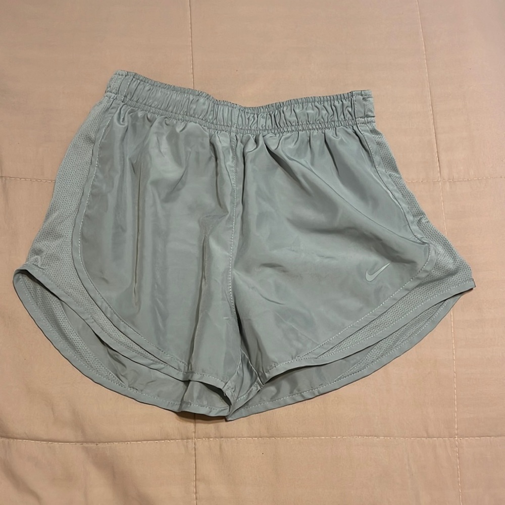 Nike Women’s Shorts Small Light Grey
